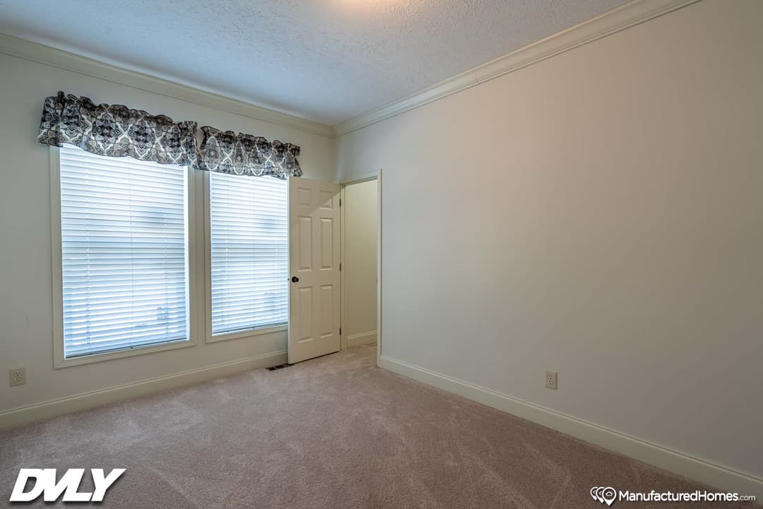 Orchard house (porch) bedroom home features