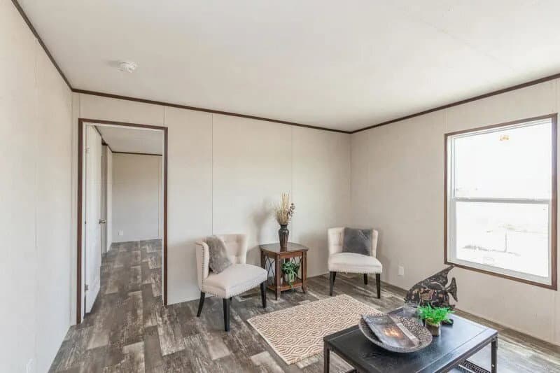 Grand interior home features