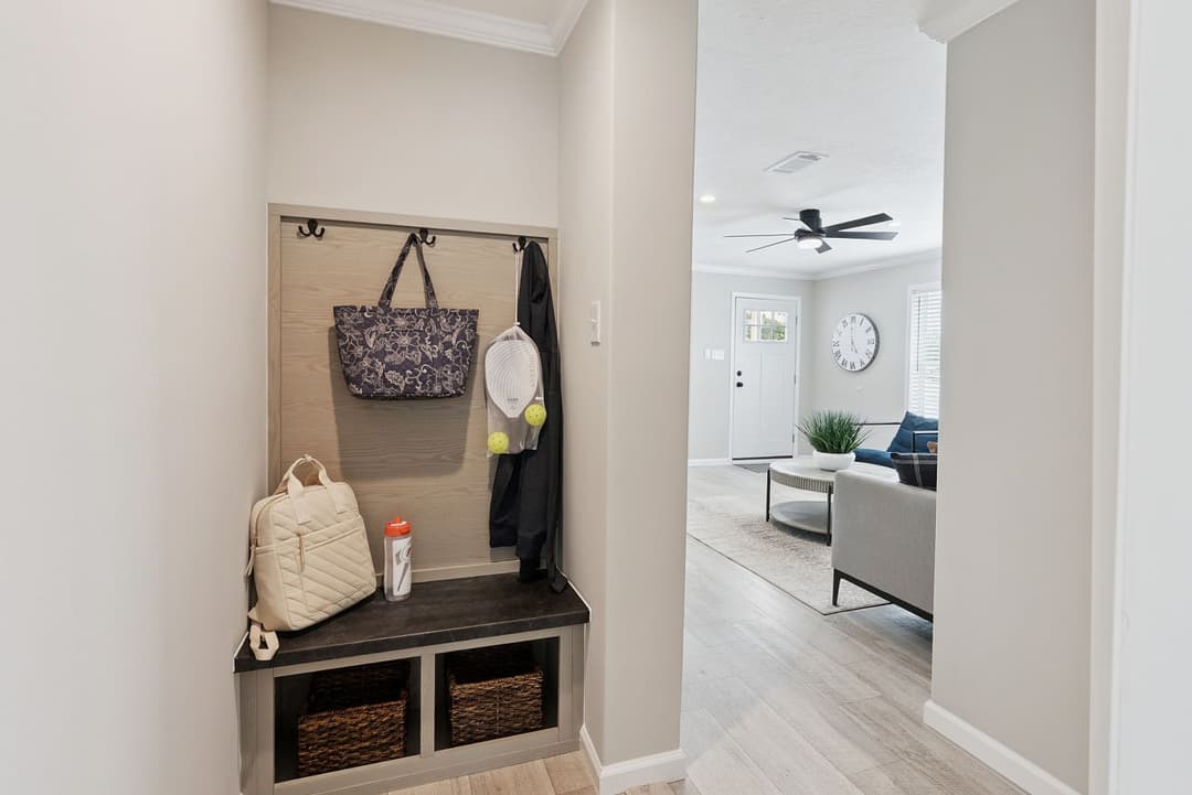 Driftwood cottage interior home features