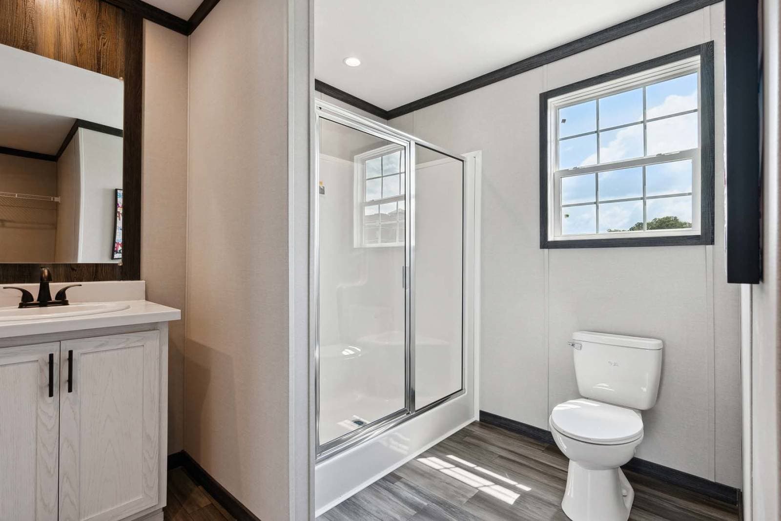 Clinch bathroom home features