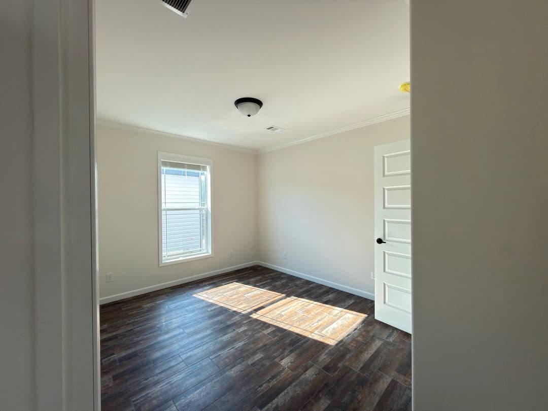 Aimon b bedroom home features