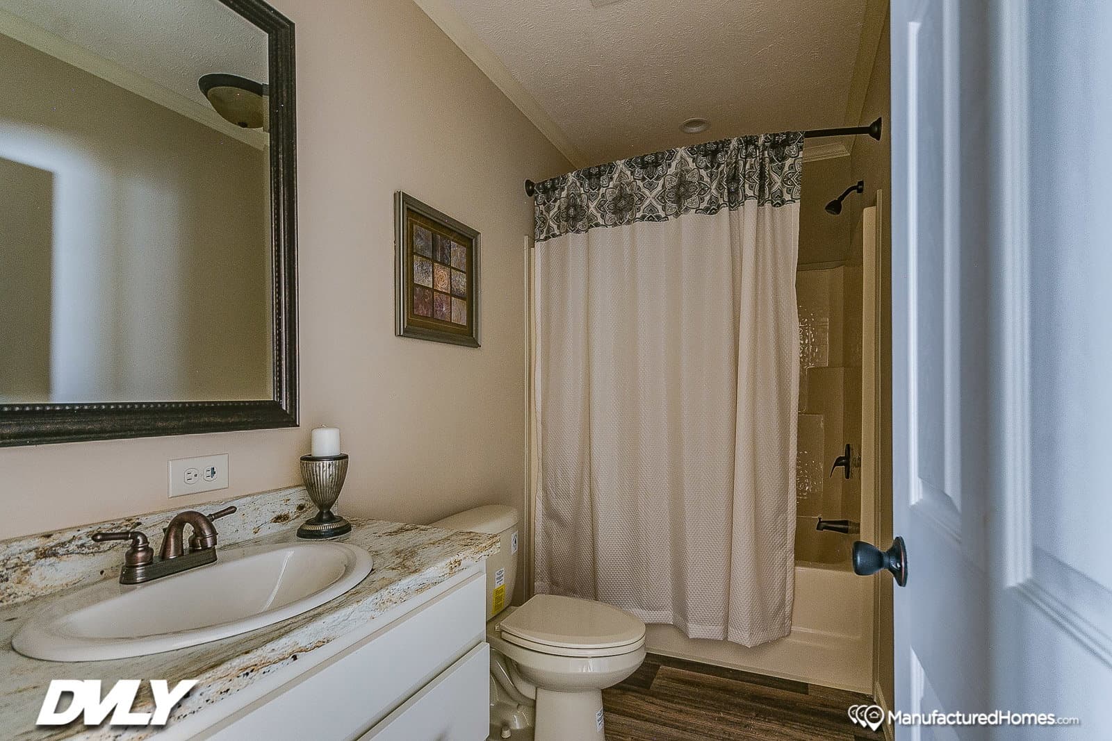 Ahaveh bathroom home features