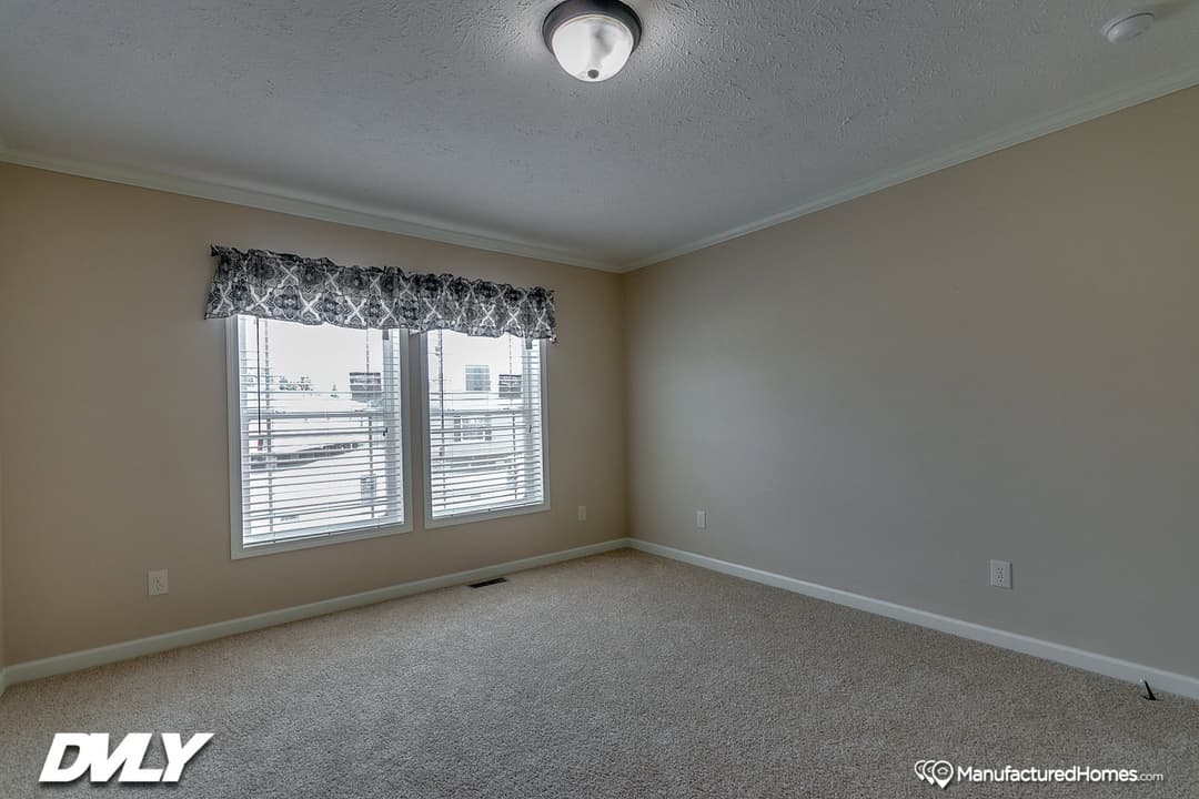 Brooks pointe bedroom home features