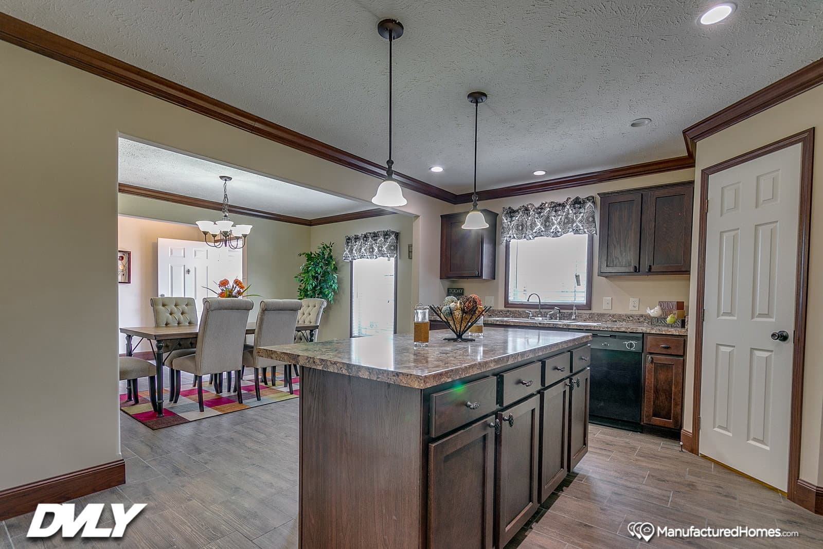 Brooks pointe kitchen home features