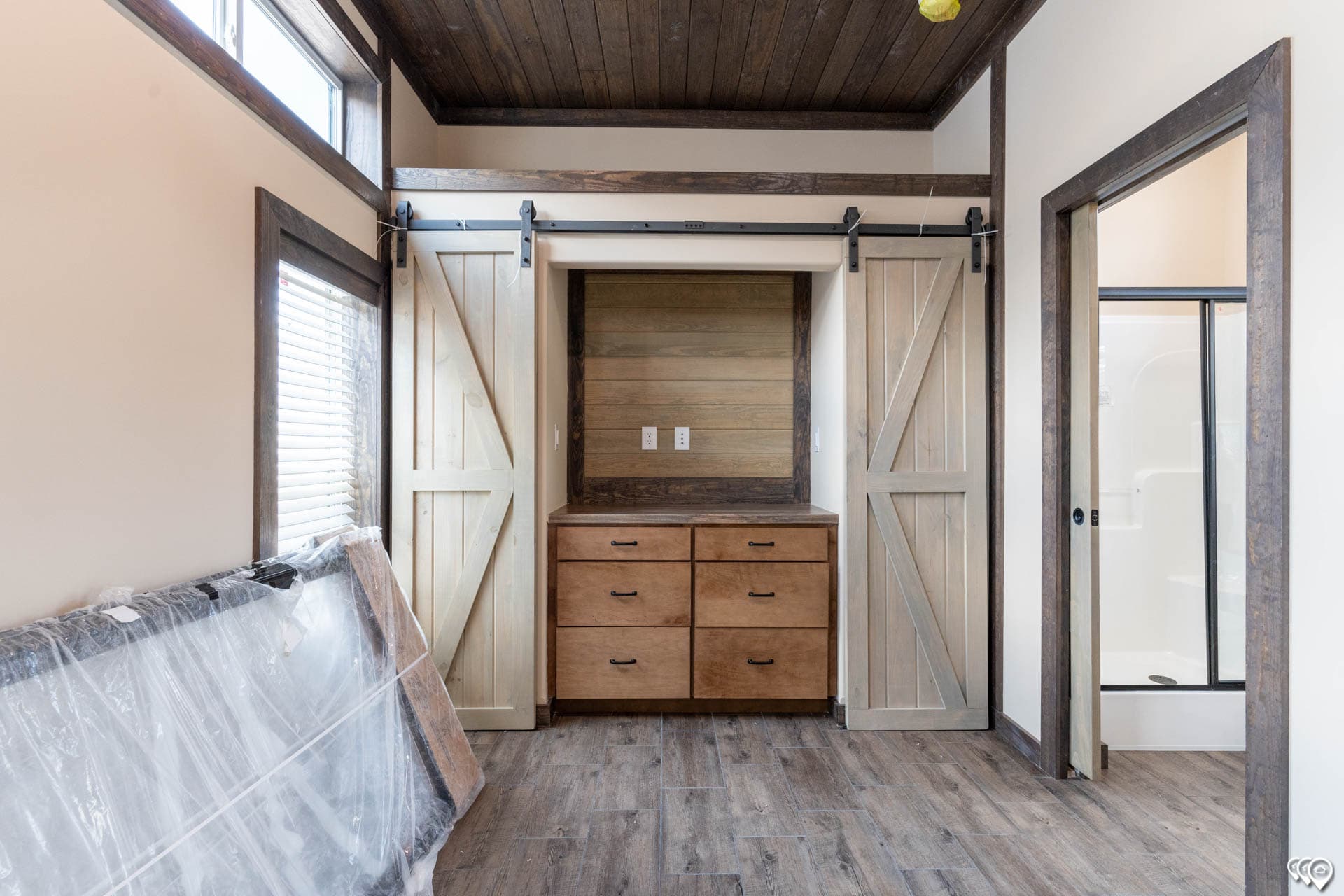 Cozy cabin 1 bathroom home features