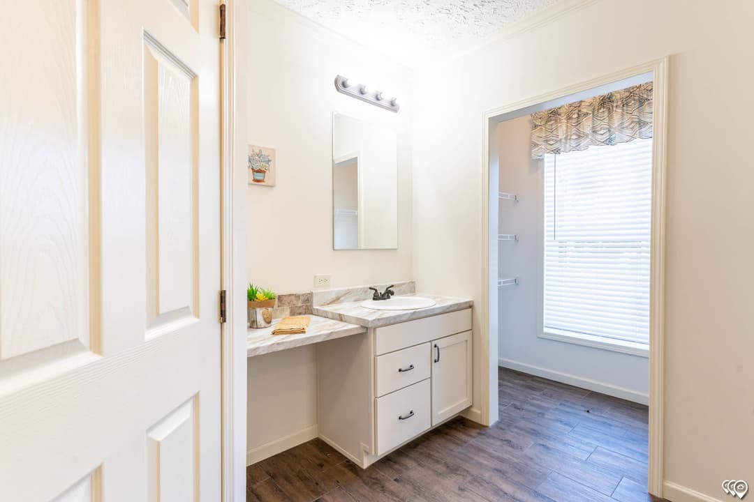 Aimon b 4br bathroom home features