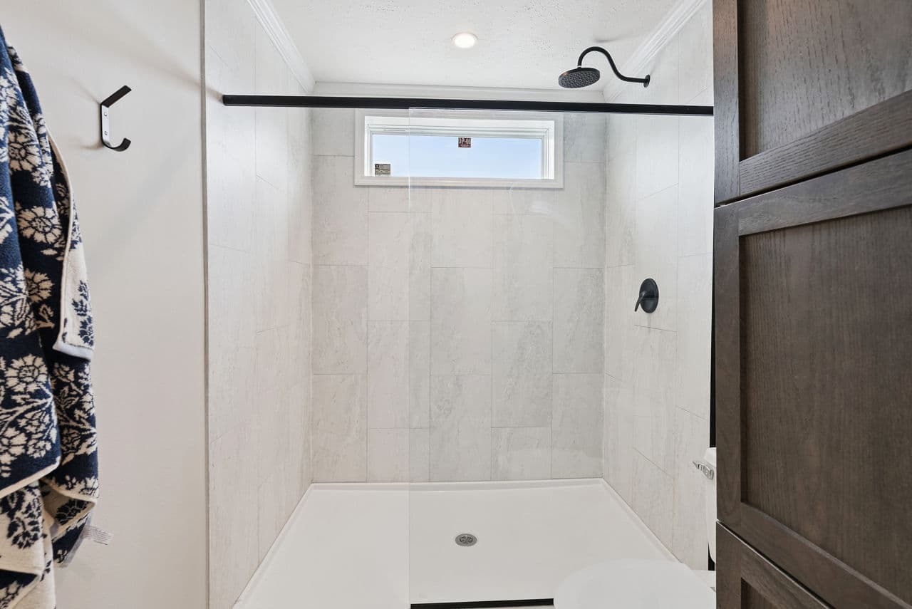 Driftwood cottage bathroom home features