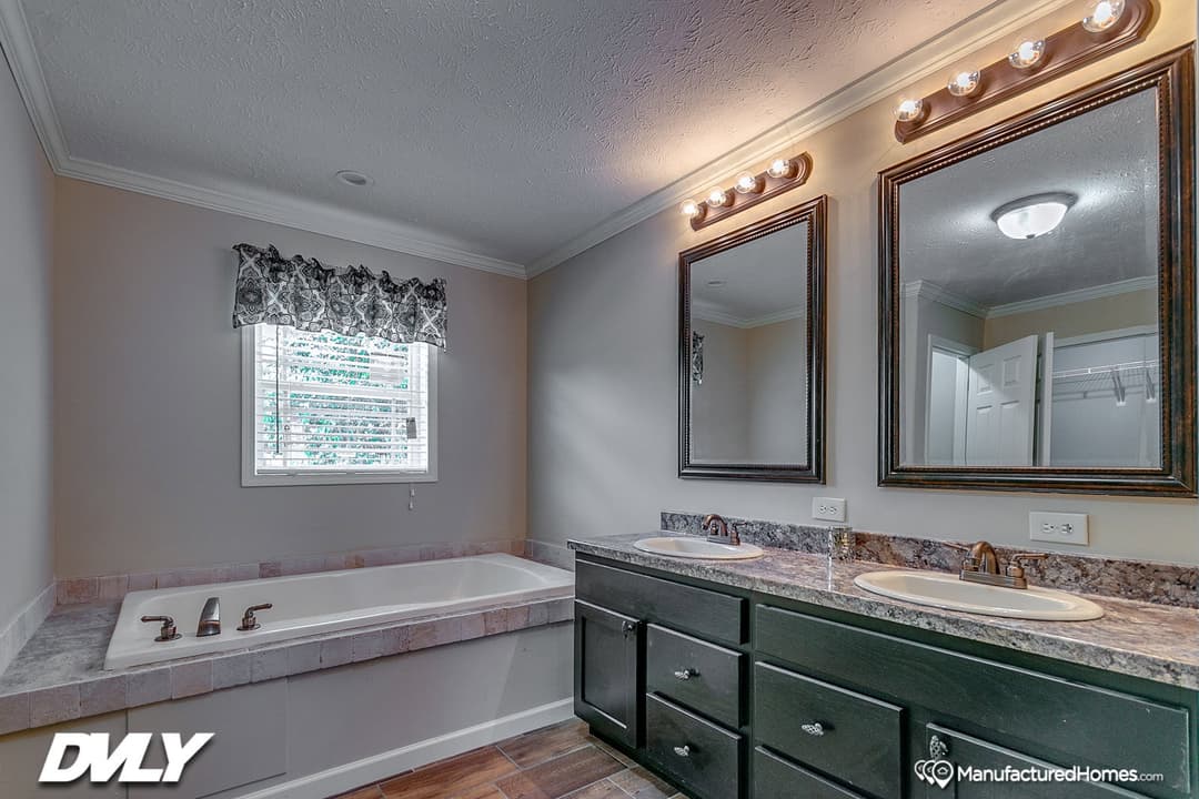 Brooks pointe bathroom home features