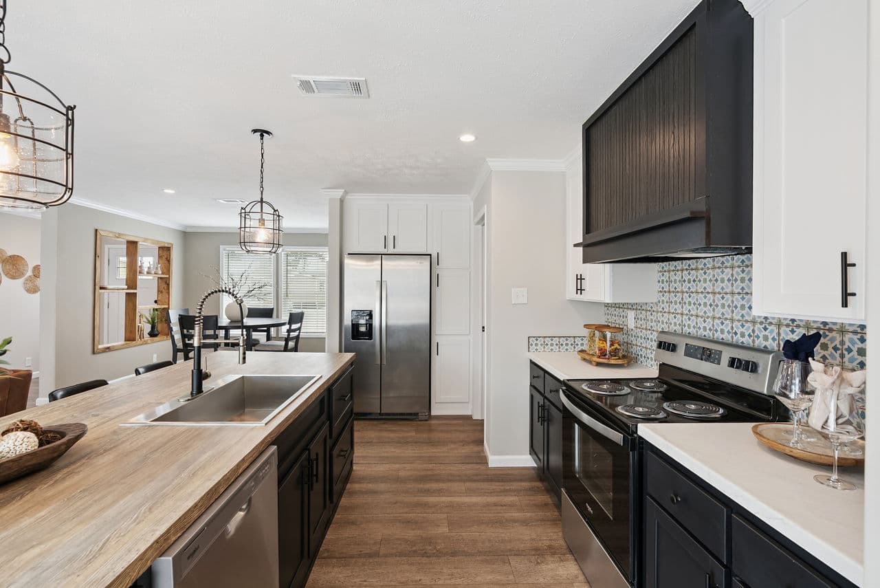 Blue sky kitchen home features