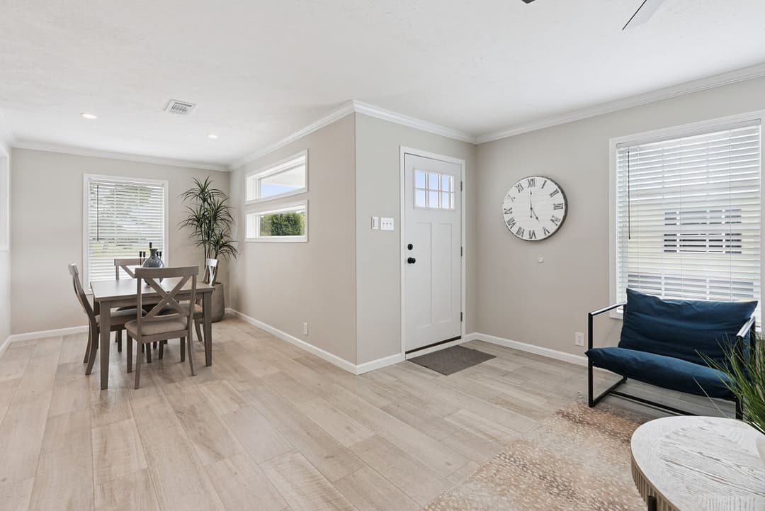 Driftwood cottage interior home features