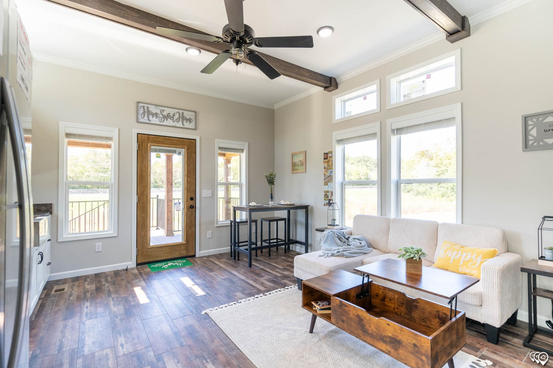 Cozy cabin 2 interior home features