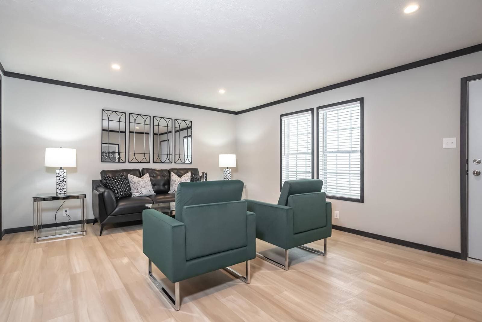 Cascade interior home features