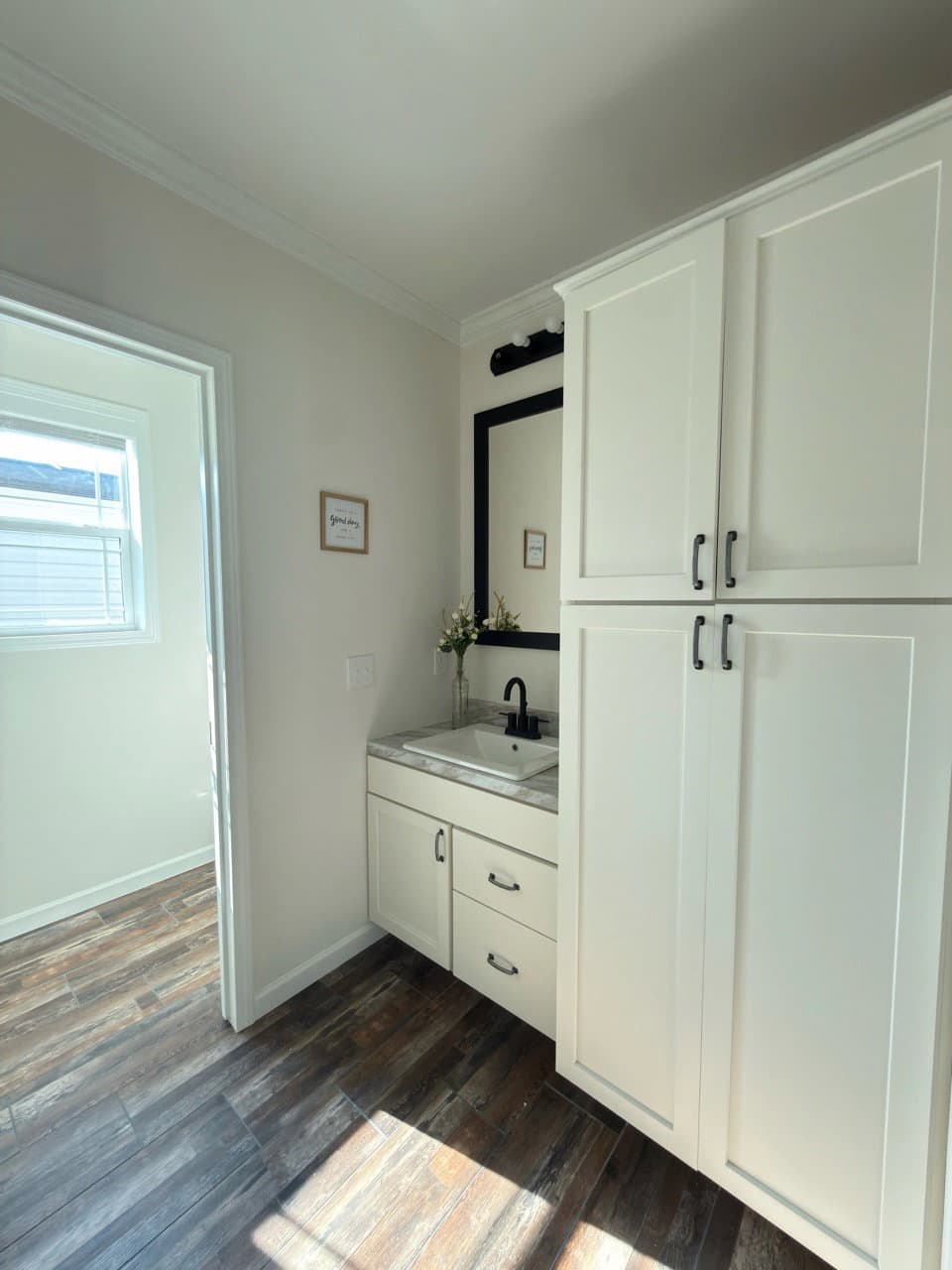 Aimon bathroom home features