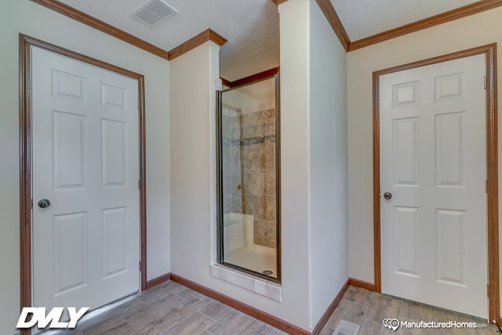 Brooks pointe bathroom home features