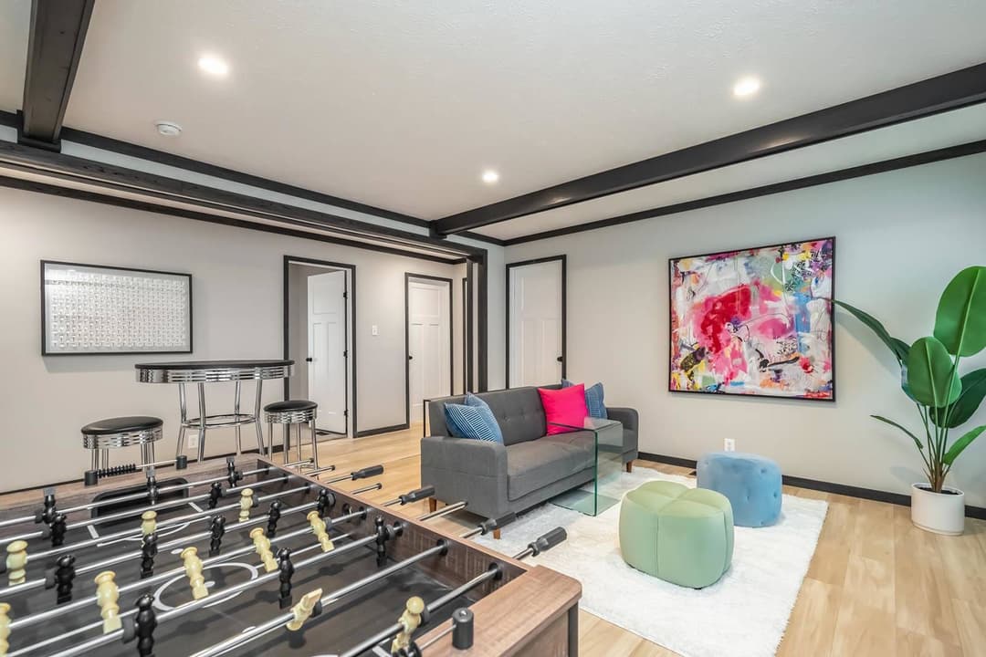 Cascade interior home features