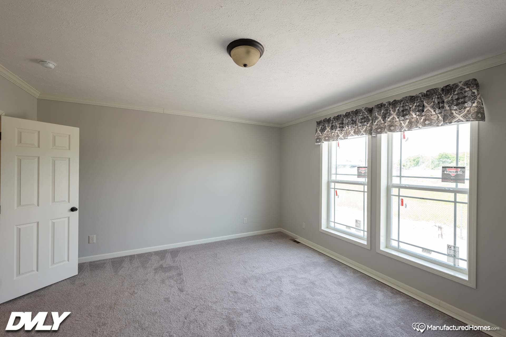 Novus bedroom home features