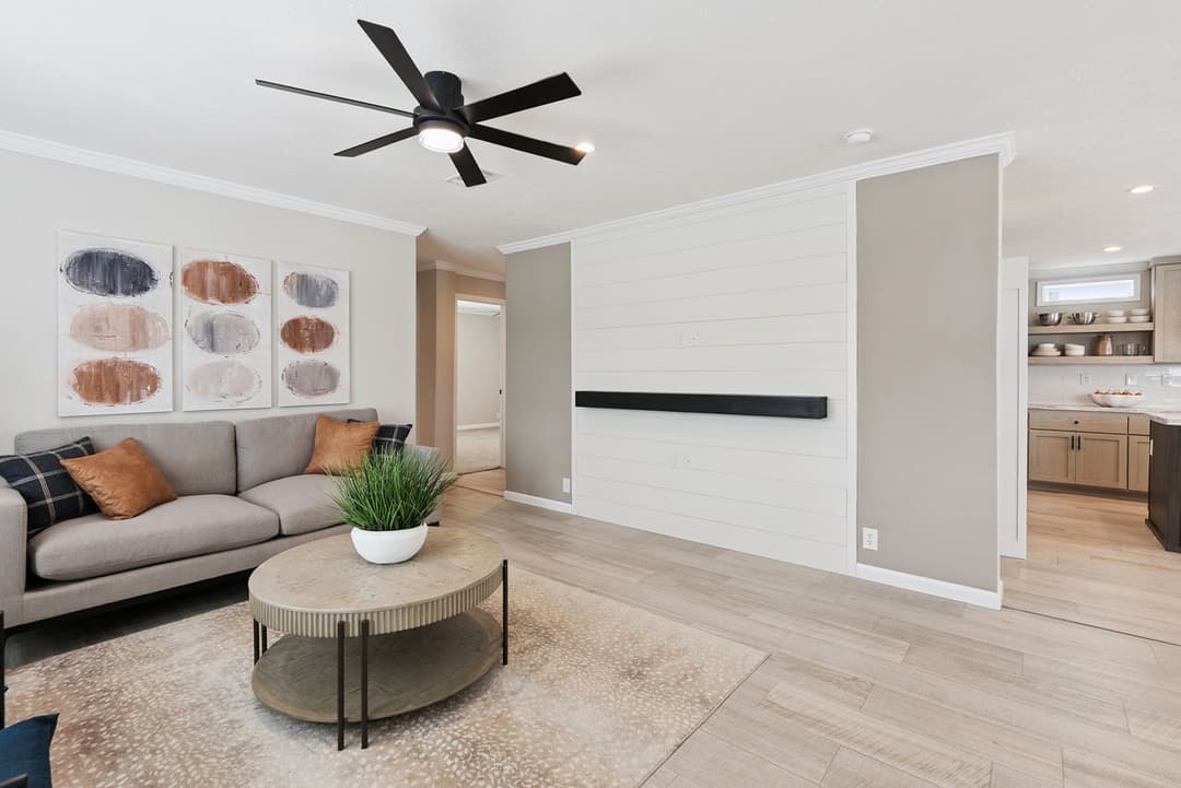 Driftwood cottage interior home features