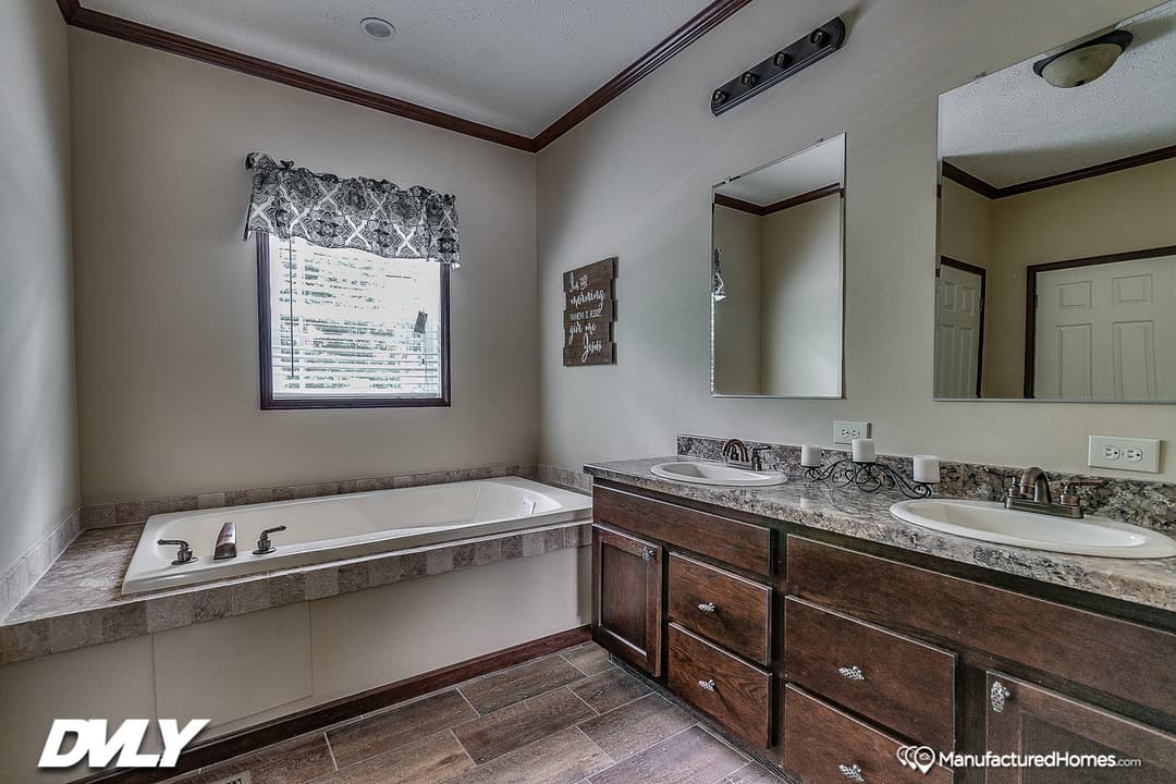 Brooks pointe bathroom home features