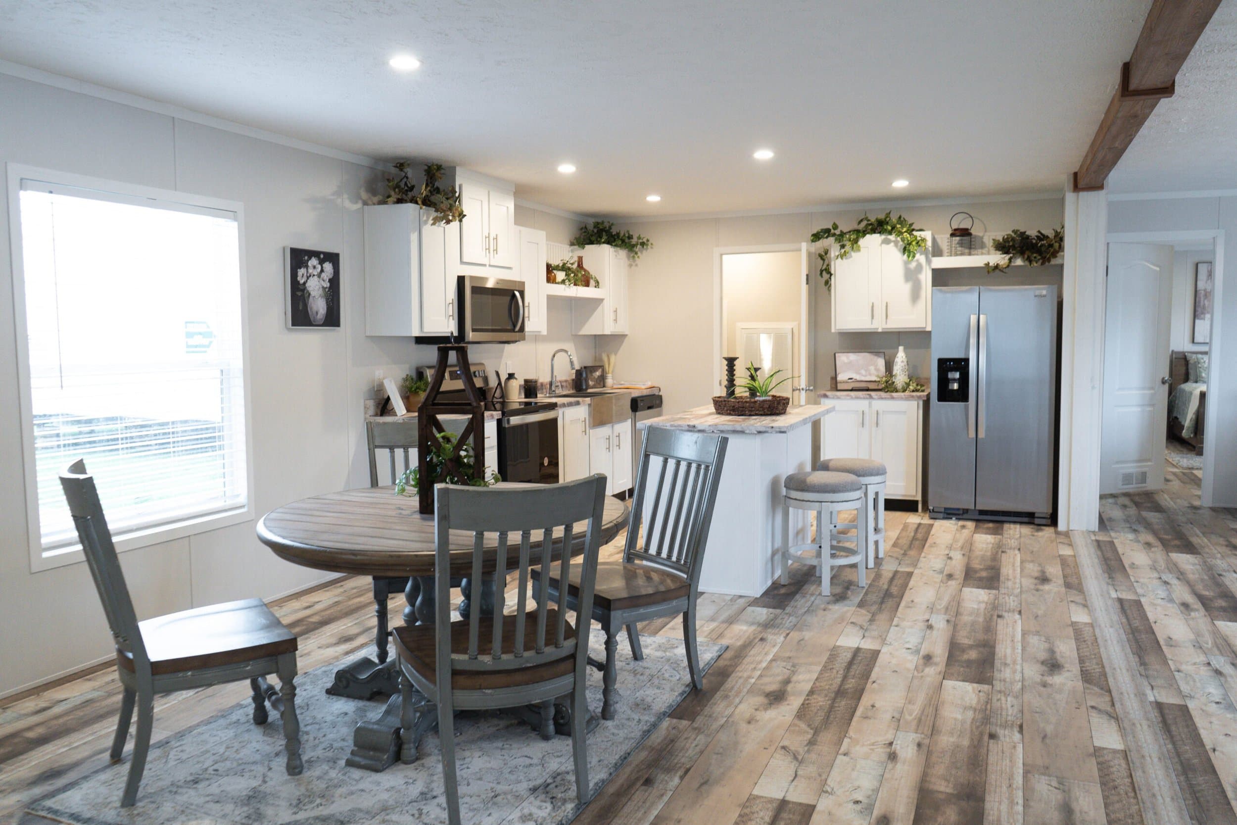 Big sky interior home features