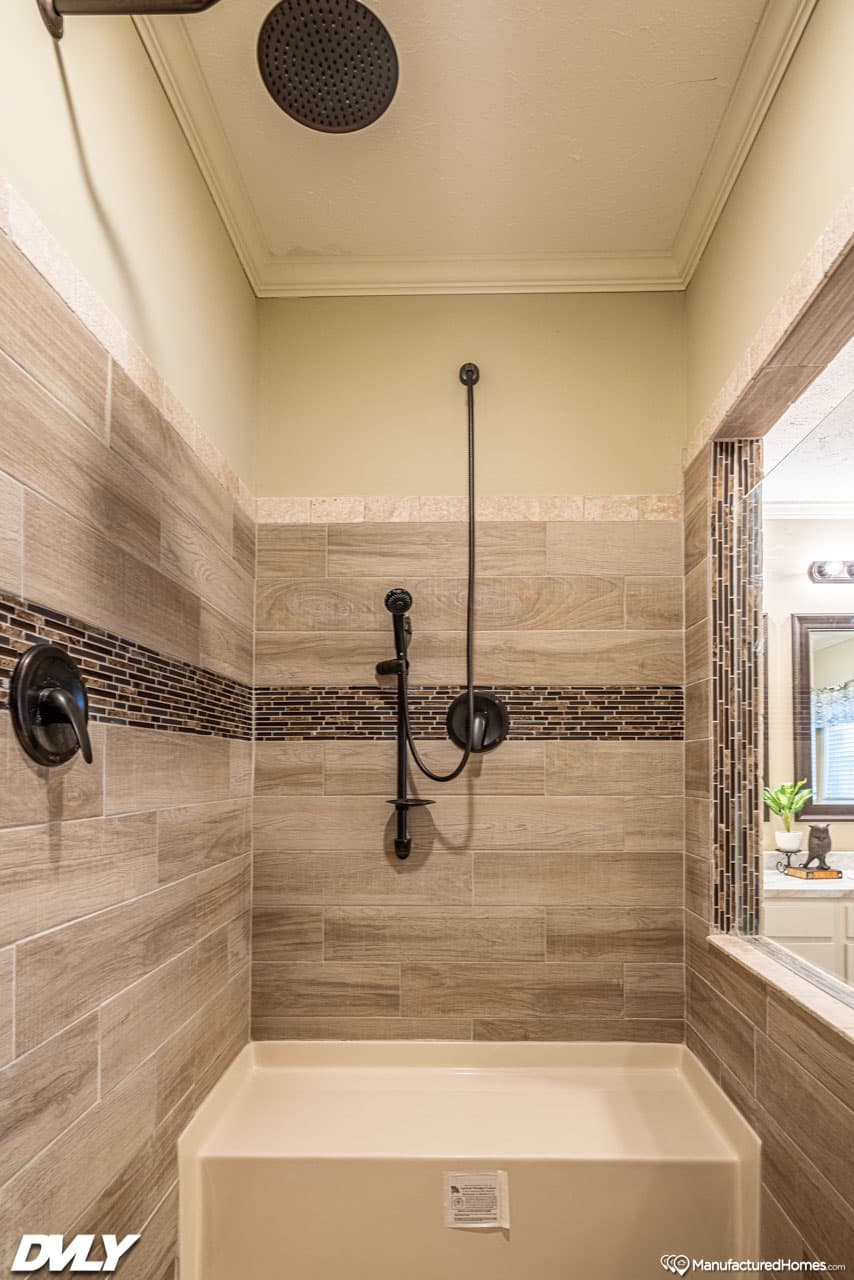 The klasse bathroom home features