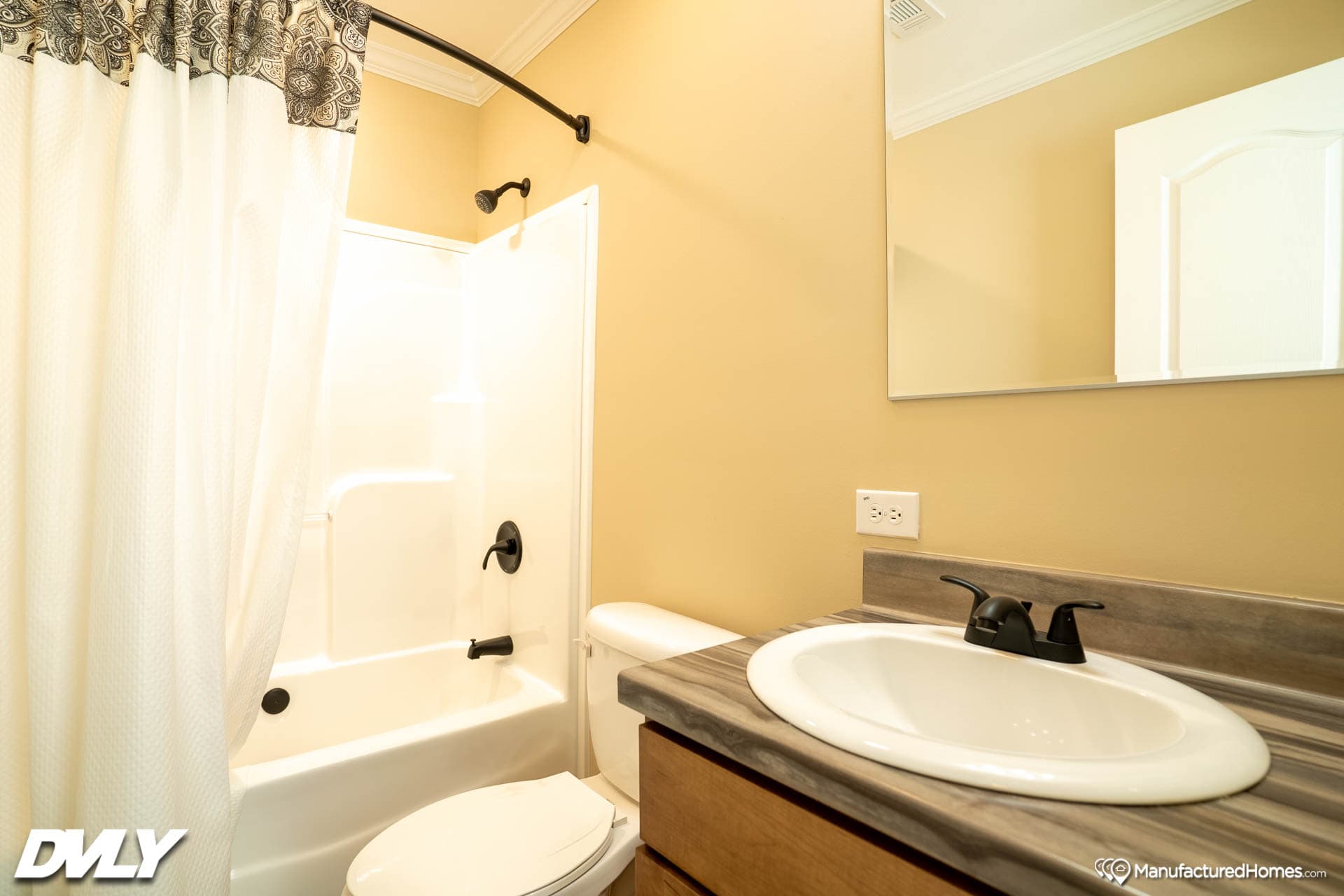 The lodge 2 bathroom home features