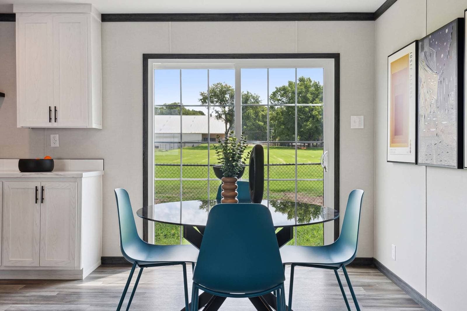 Clinch interior home features