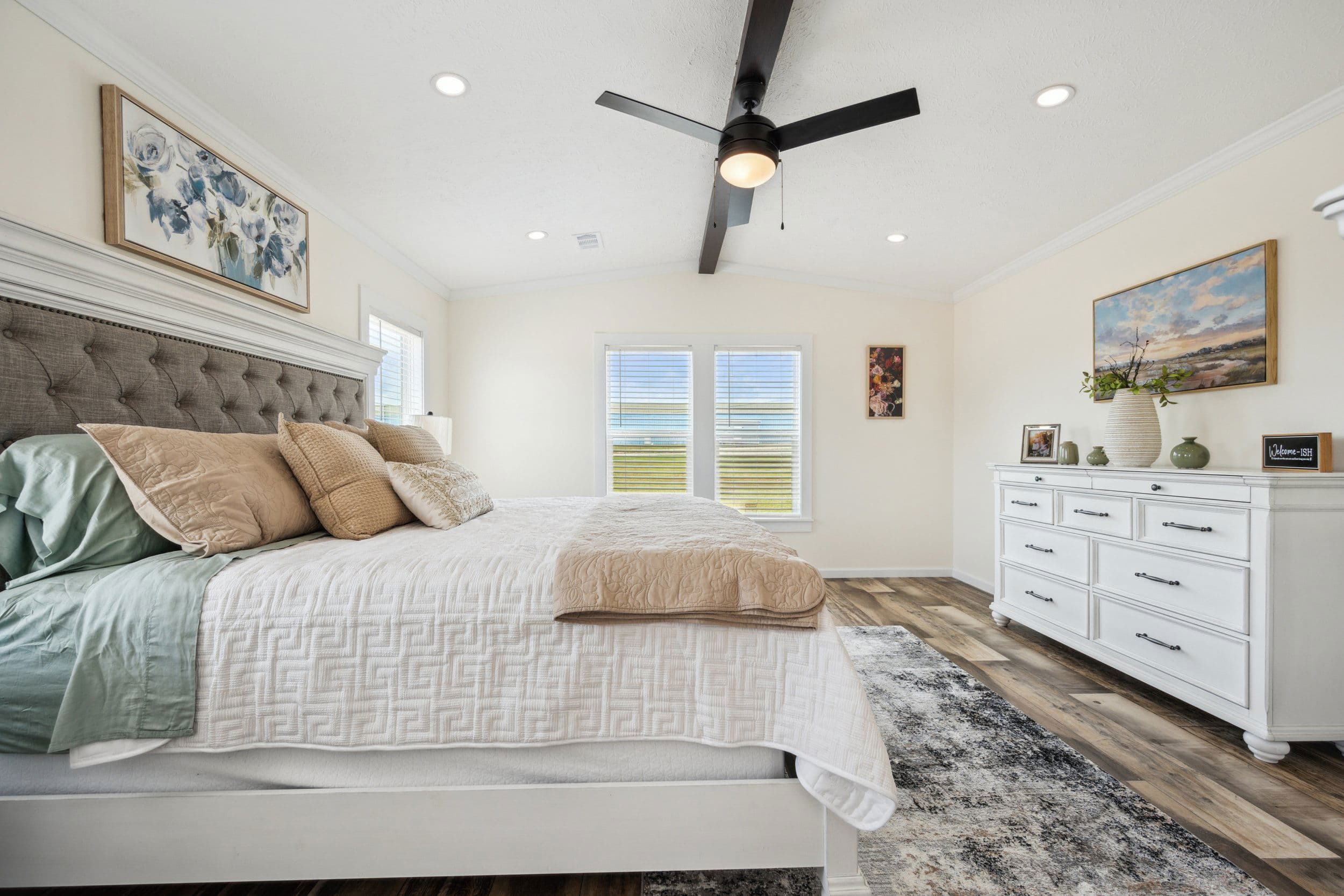 Nexus bedroom home features