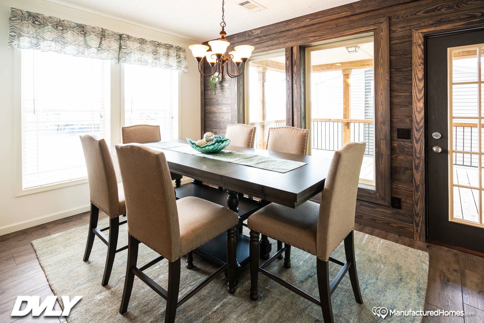 Robin's nest interior home features