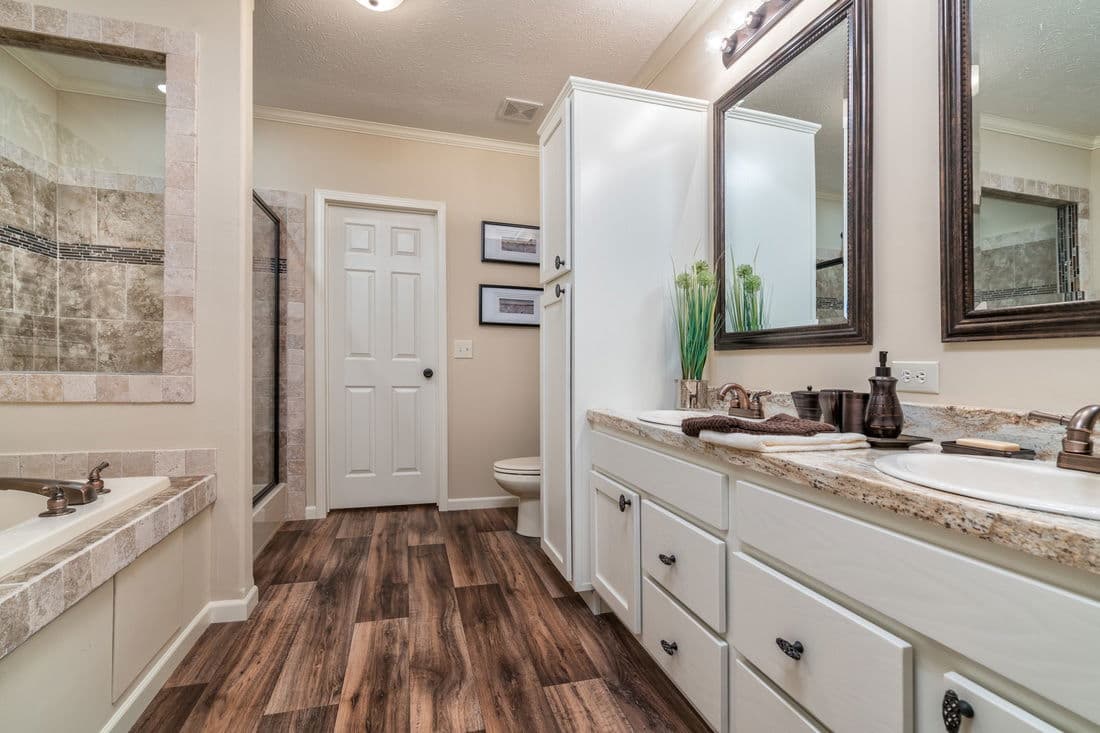 Ahaveh den bathroom home features