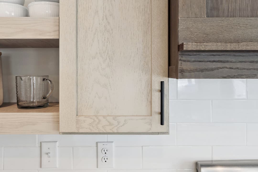 Driftwood cottage kitchen home features