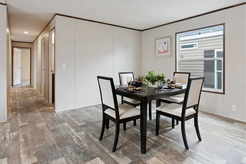 Pinnacle interior home features