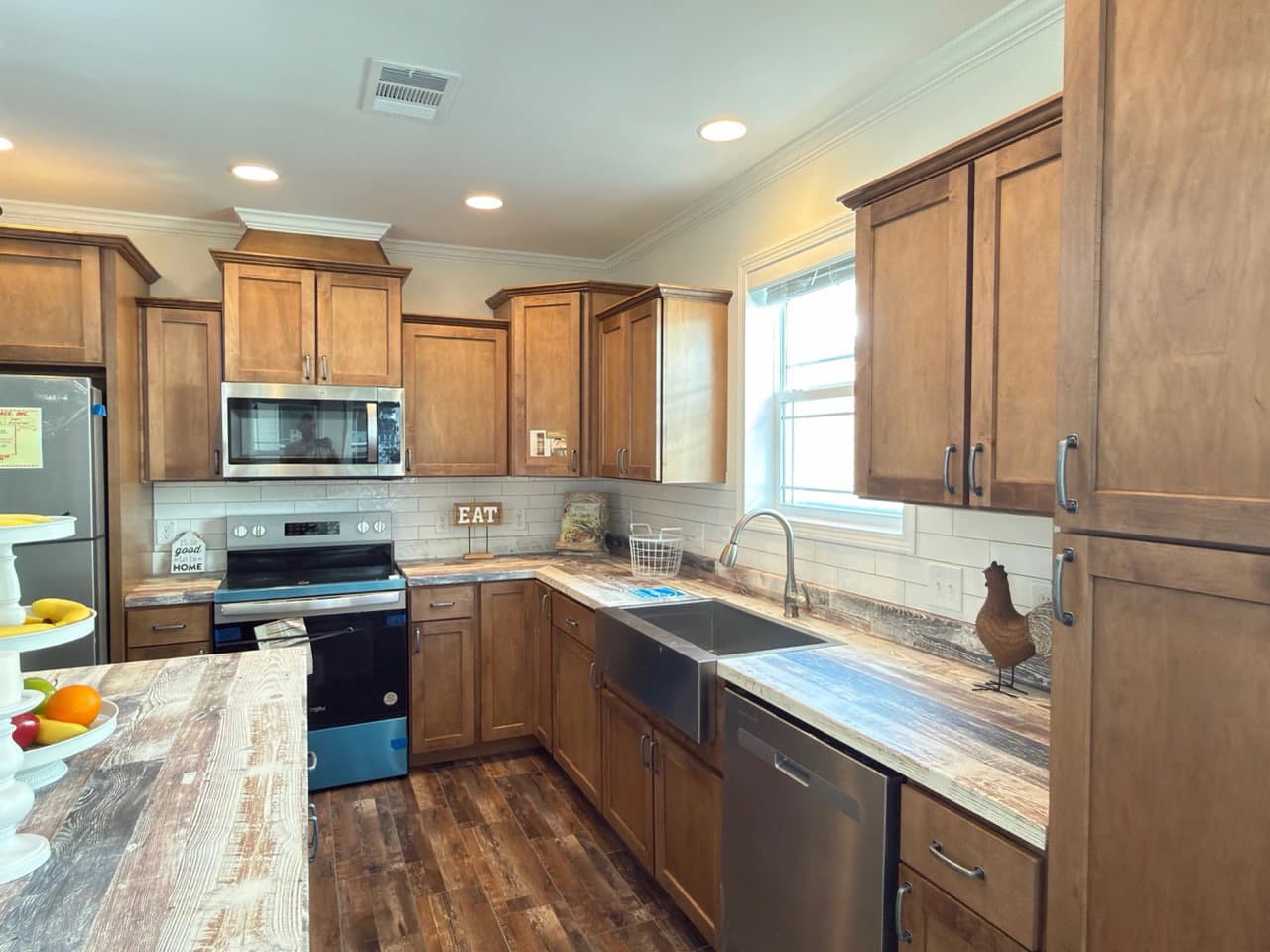 Aimon 4br kitchen home features