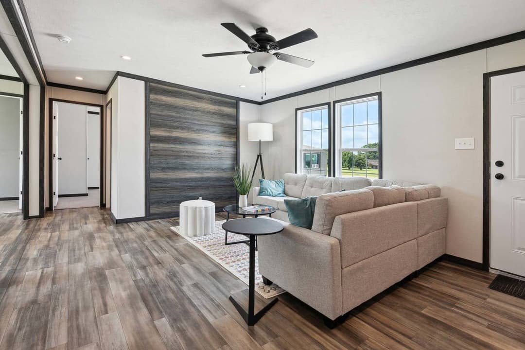 Clinch interior home features