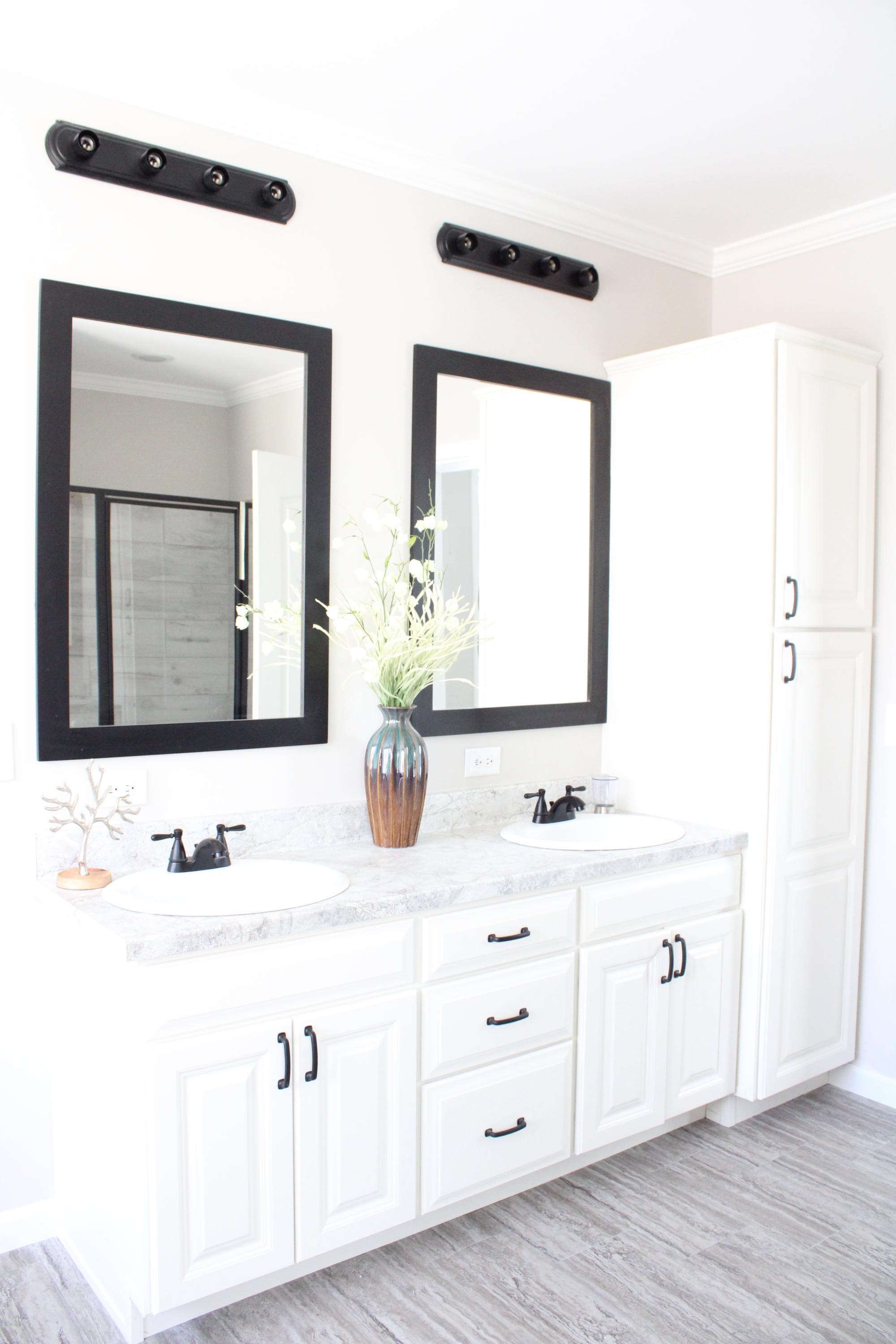 The woodside bathroom home features