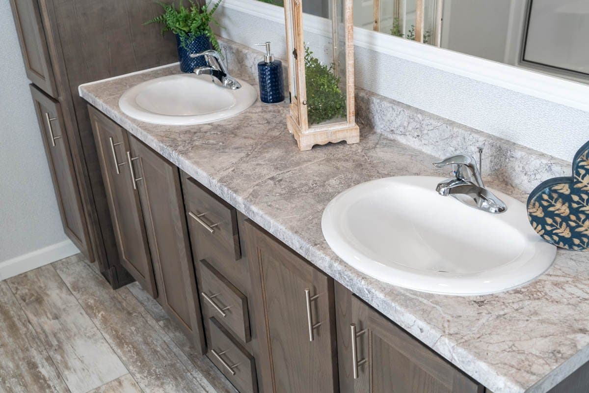 Nova bathroom home features