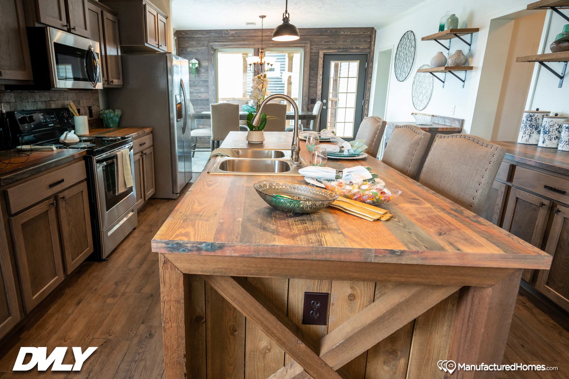 Robin's nest kitchen home features