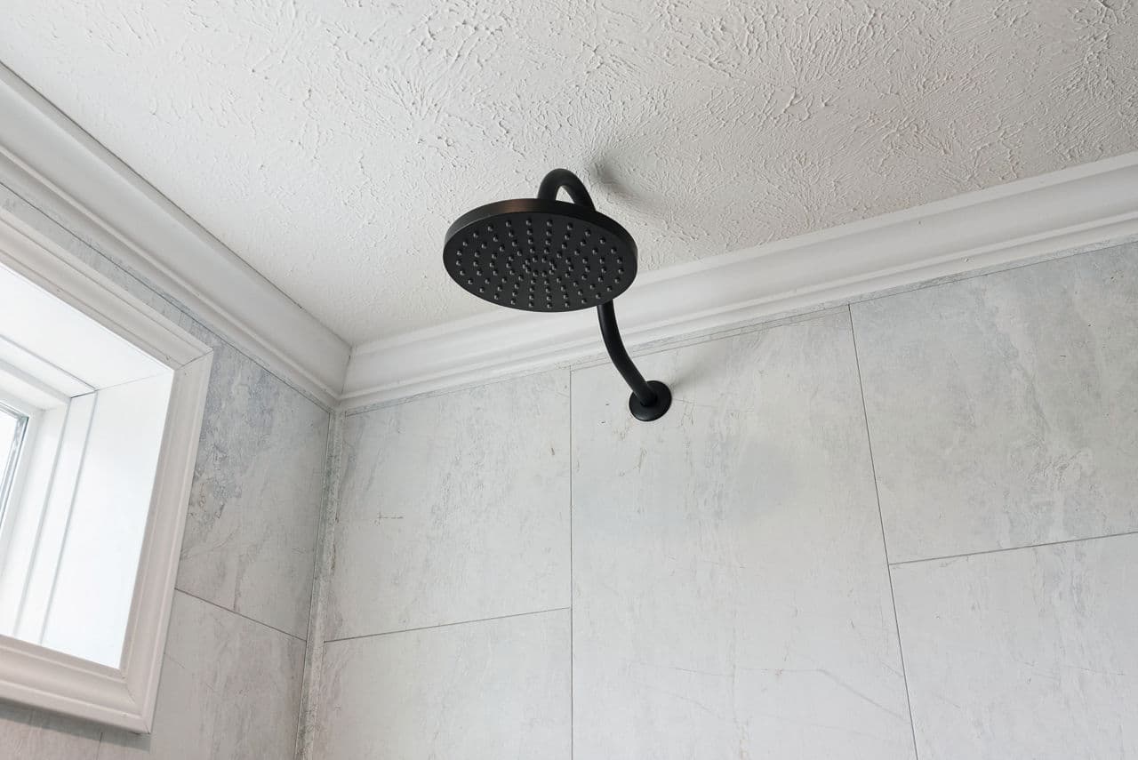 Driftwood cottage bathroom home features