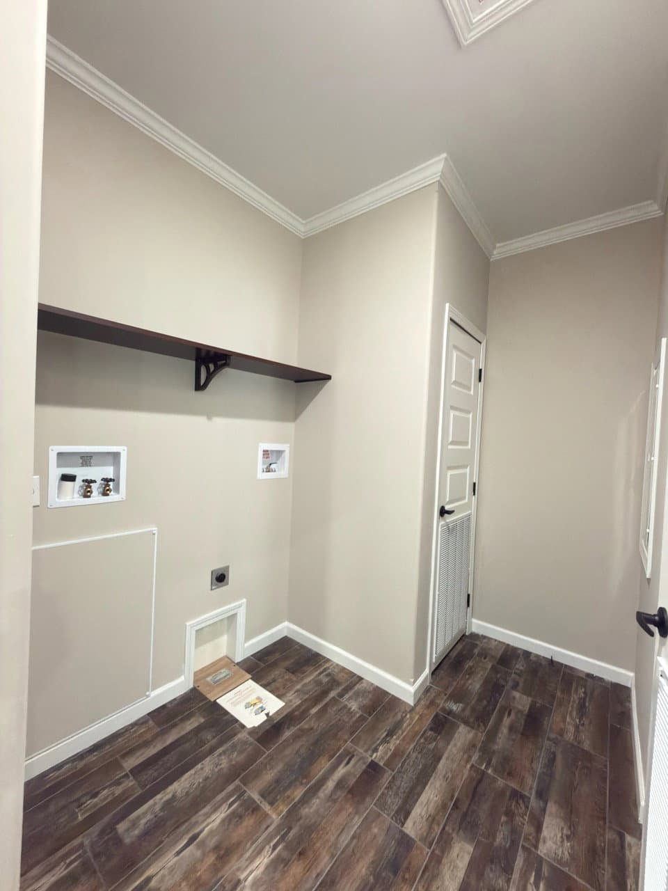 Robin's nest interior home features