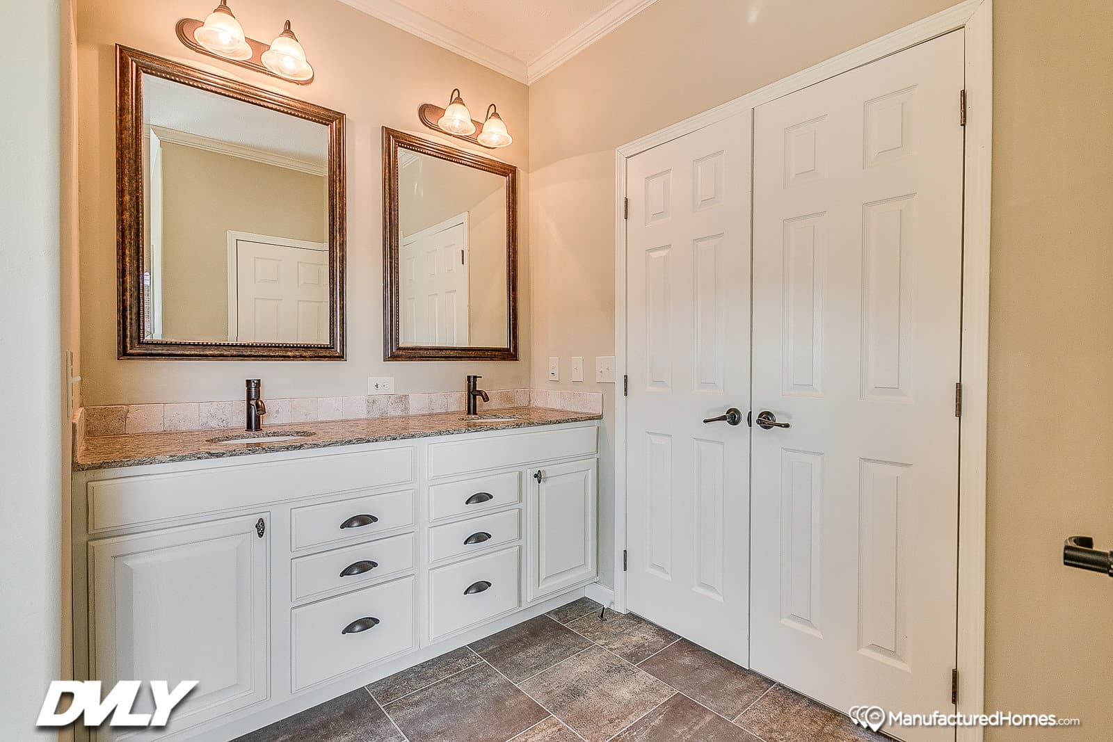 Briarritz bathroom home features