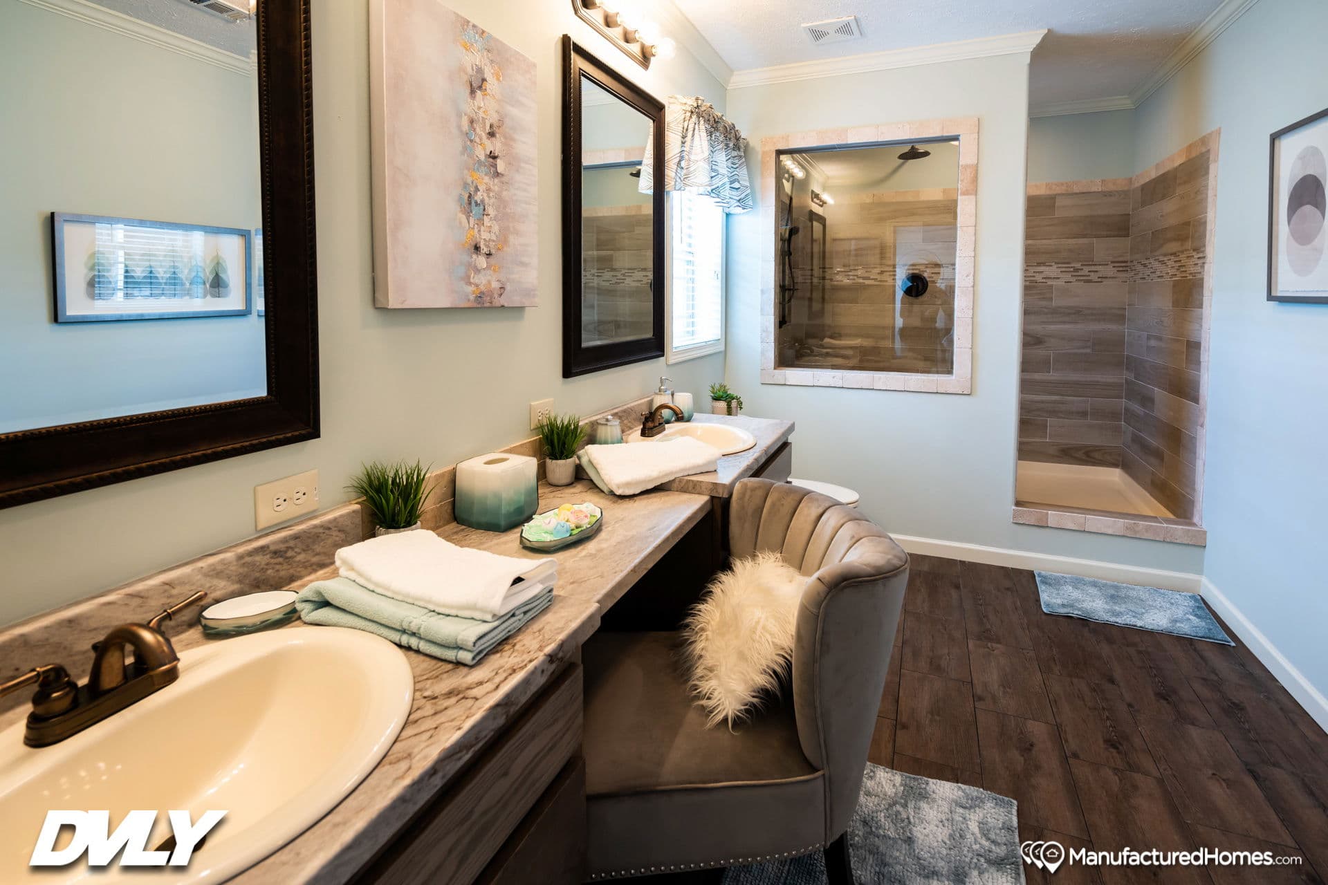 Robin's nest bathroom home features