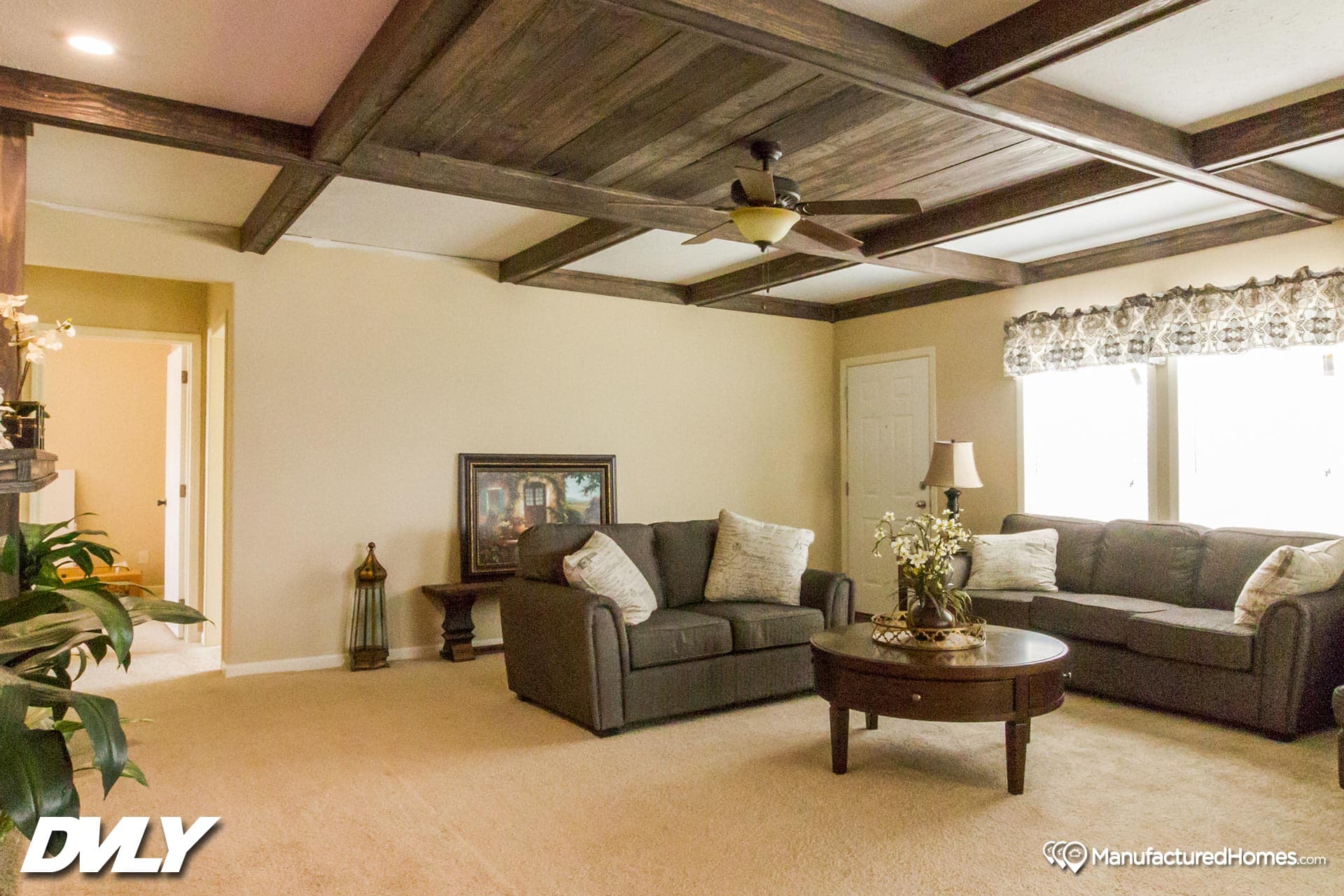 Ahaveh interior home features