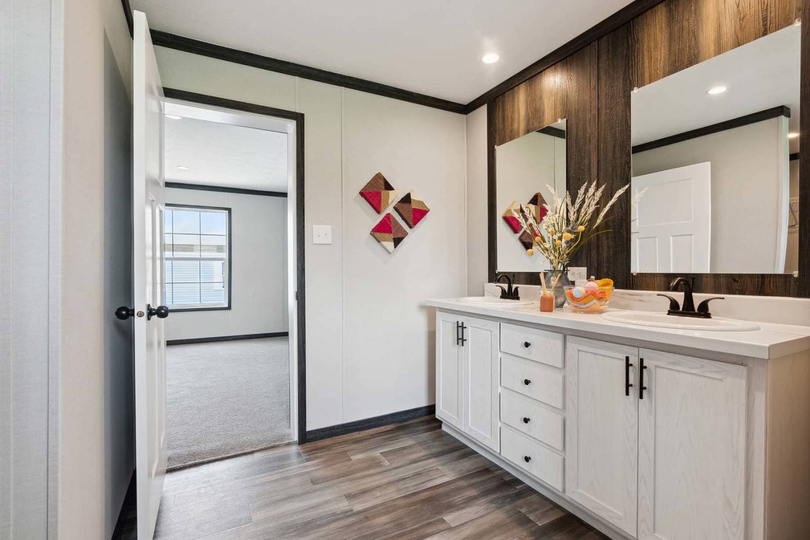 Clinch bathroom home features