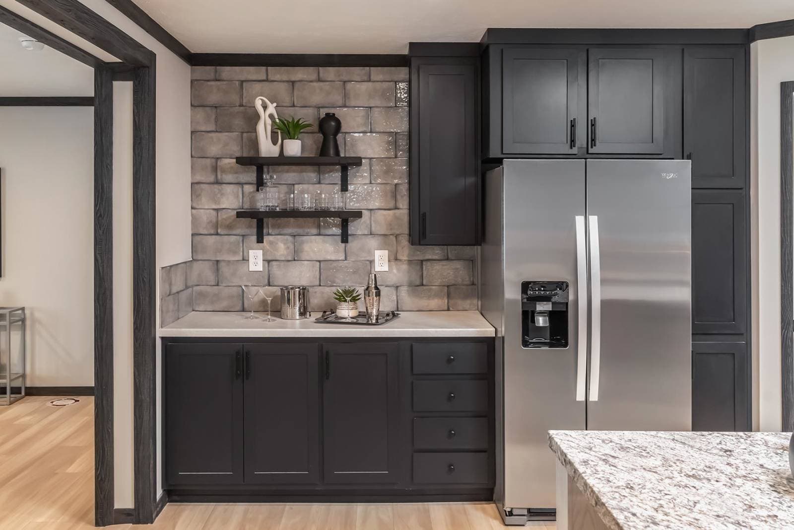 Cascade kitchen home features