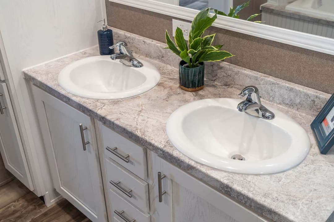 Ruby bathroom home features