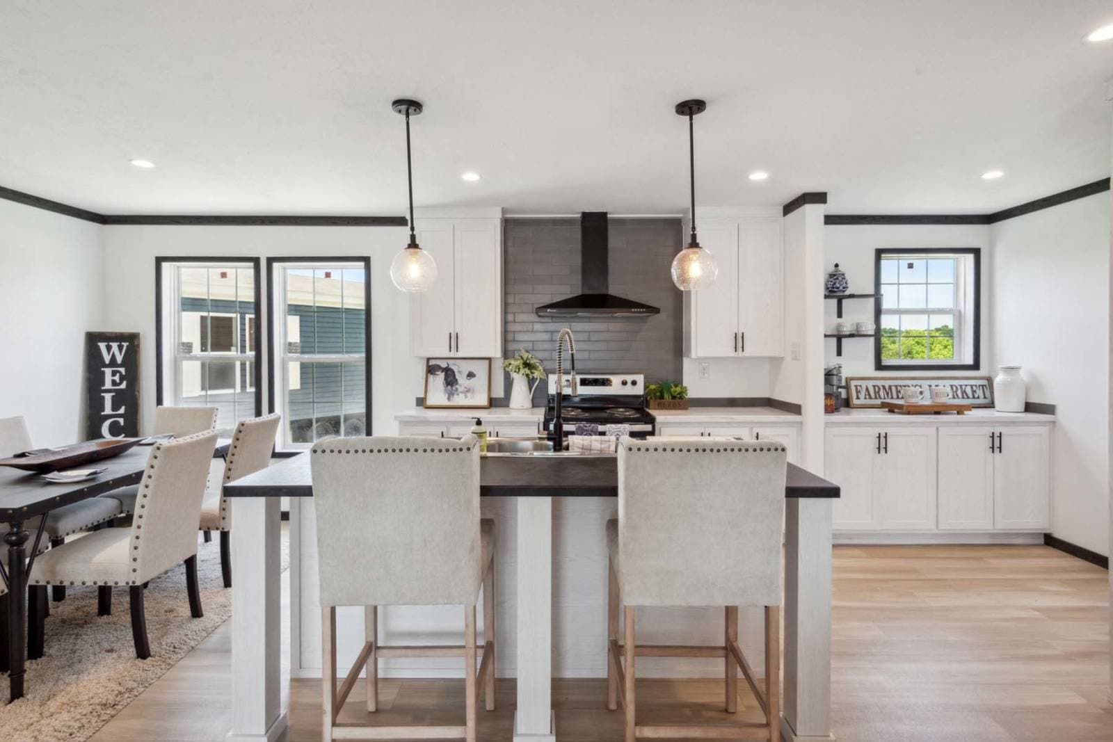 Roan kitchen home features