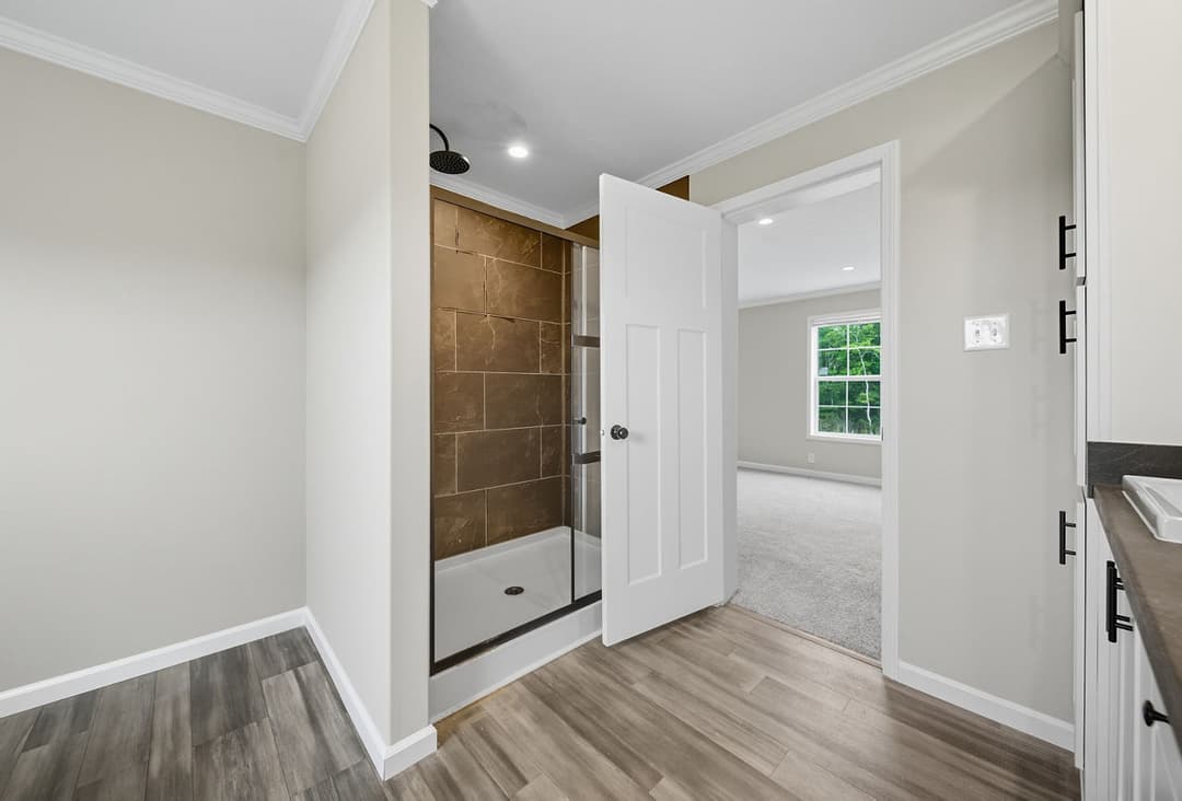 Valencia bathroom home features