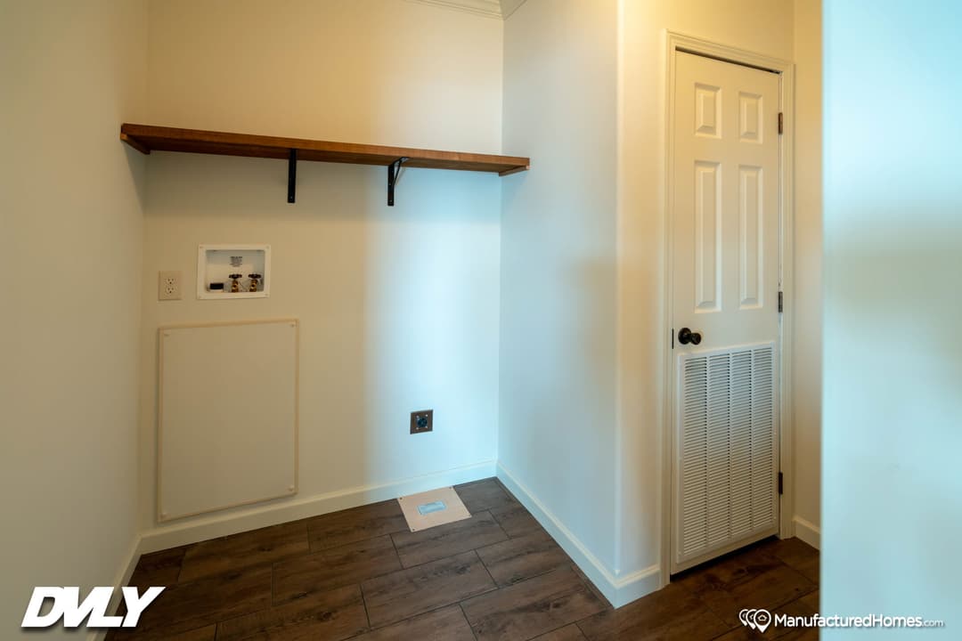 Robin's nest interior home features