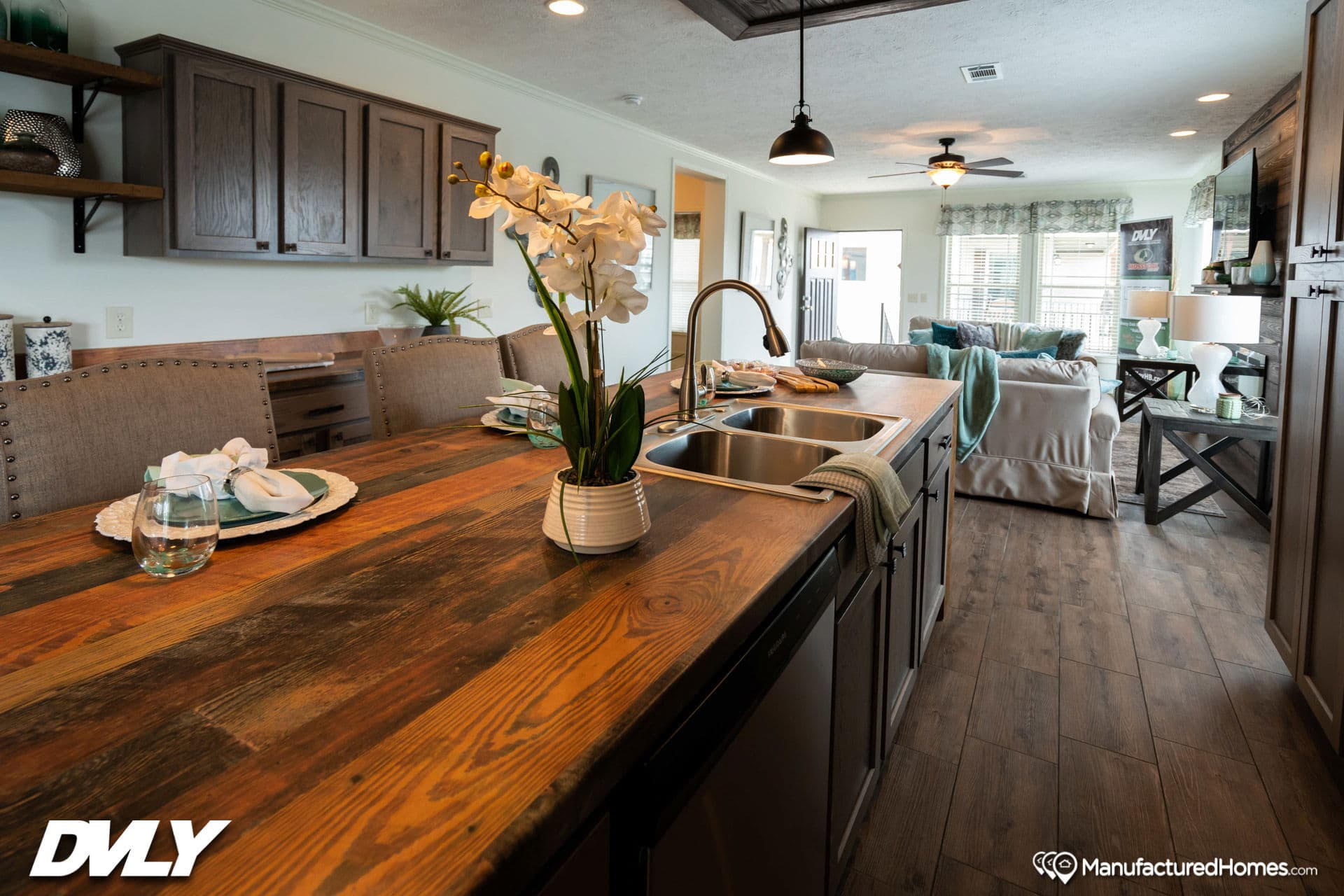 Robin's nest kitchen home features