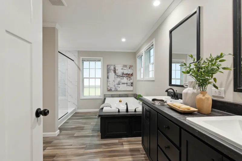 Casa grande bathroom home features