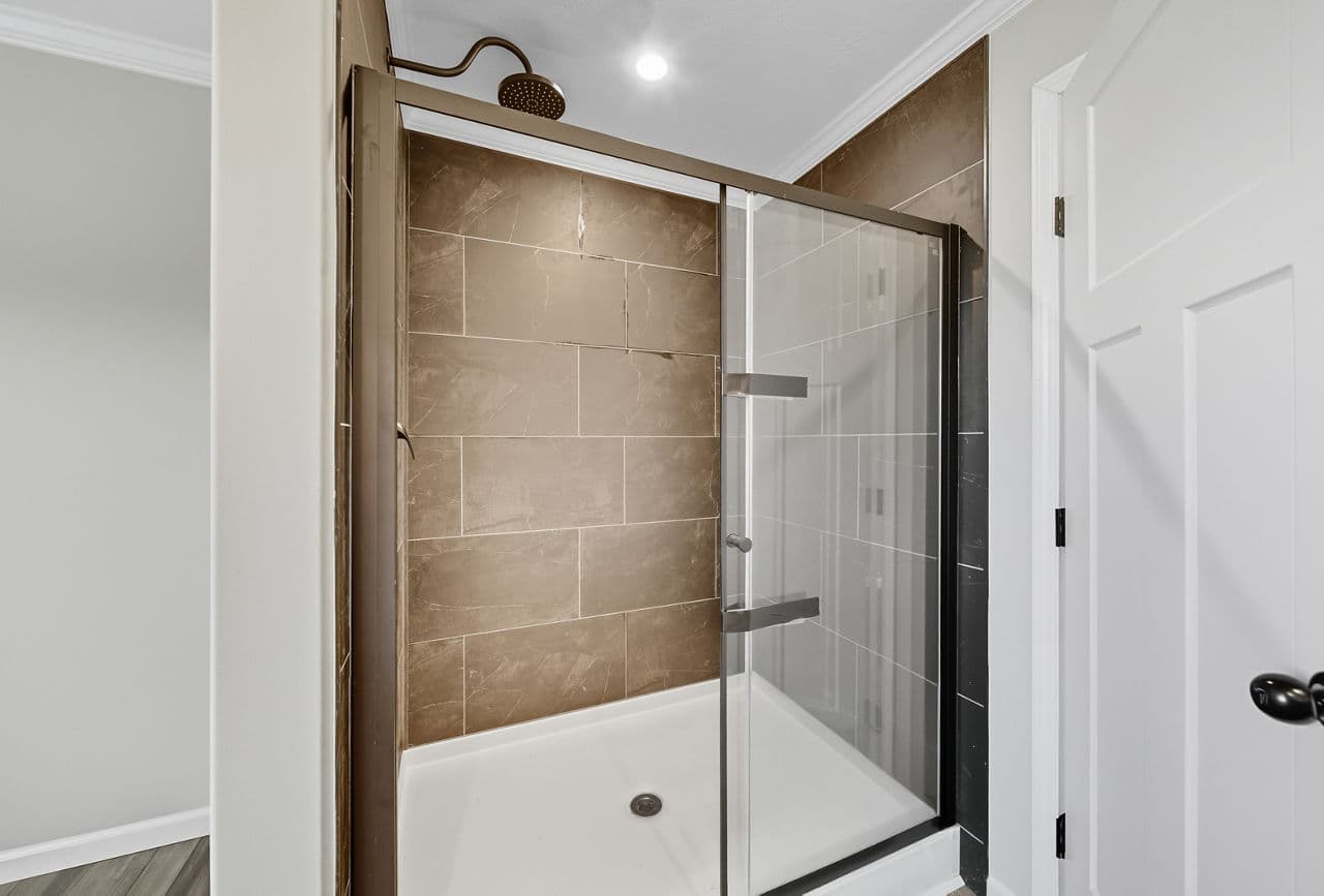 Valencia bathroom home features